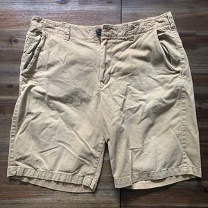 American Eagle men’s khaki shorts
